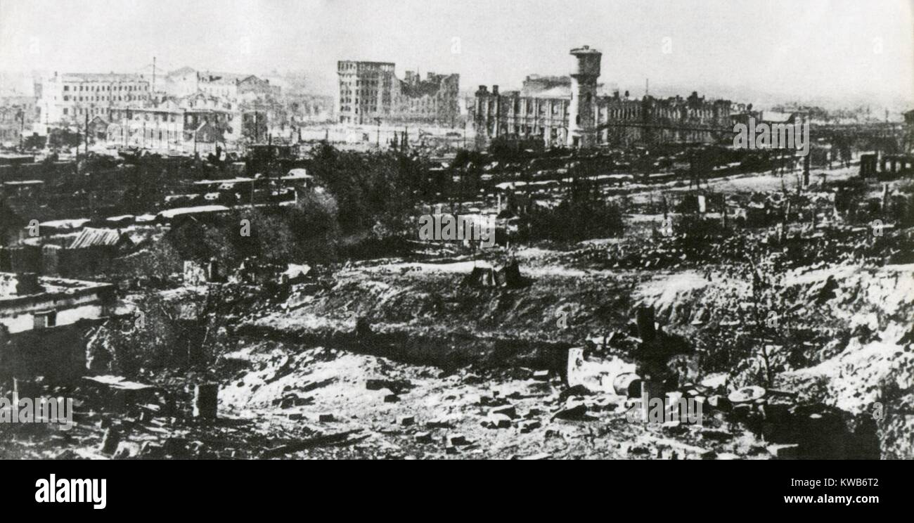 Nach den ersten Monaten der deutschen Angriff, 07.11.1942, Stalingrad nach zwei Monaten der Schlacht. Stalingrad war noch durch ihre Bürger und Arbeitnehmer und der Sowjetischen (Russischen) Armee verteidigt. Weltkrieg 2. (BSLOC 2014 8 40) Stockfoto