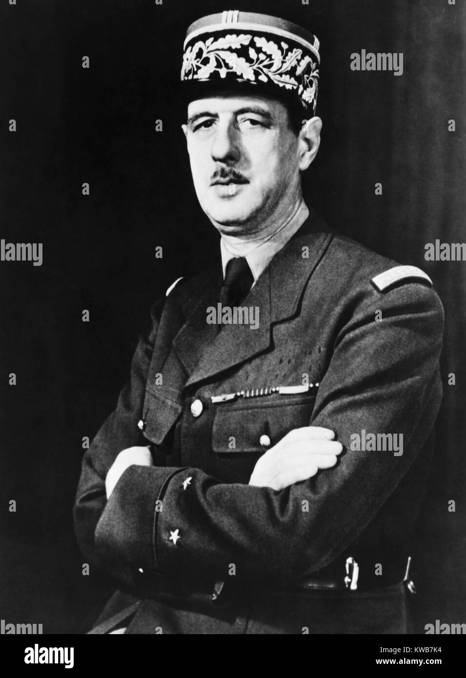 Charles de Gaulle im Exil in Großbritannien während des Zweiten Weltkrieges 2. Er widerstand der deutschen Besatzer, die Vichy Mitarbeiter und für die französischen Interessen im 2. Weltkrieg gekämpft. (BSLOC 2014 8 142) Stockfoto