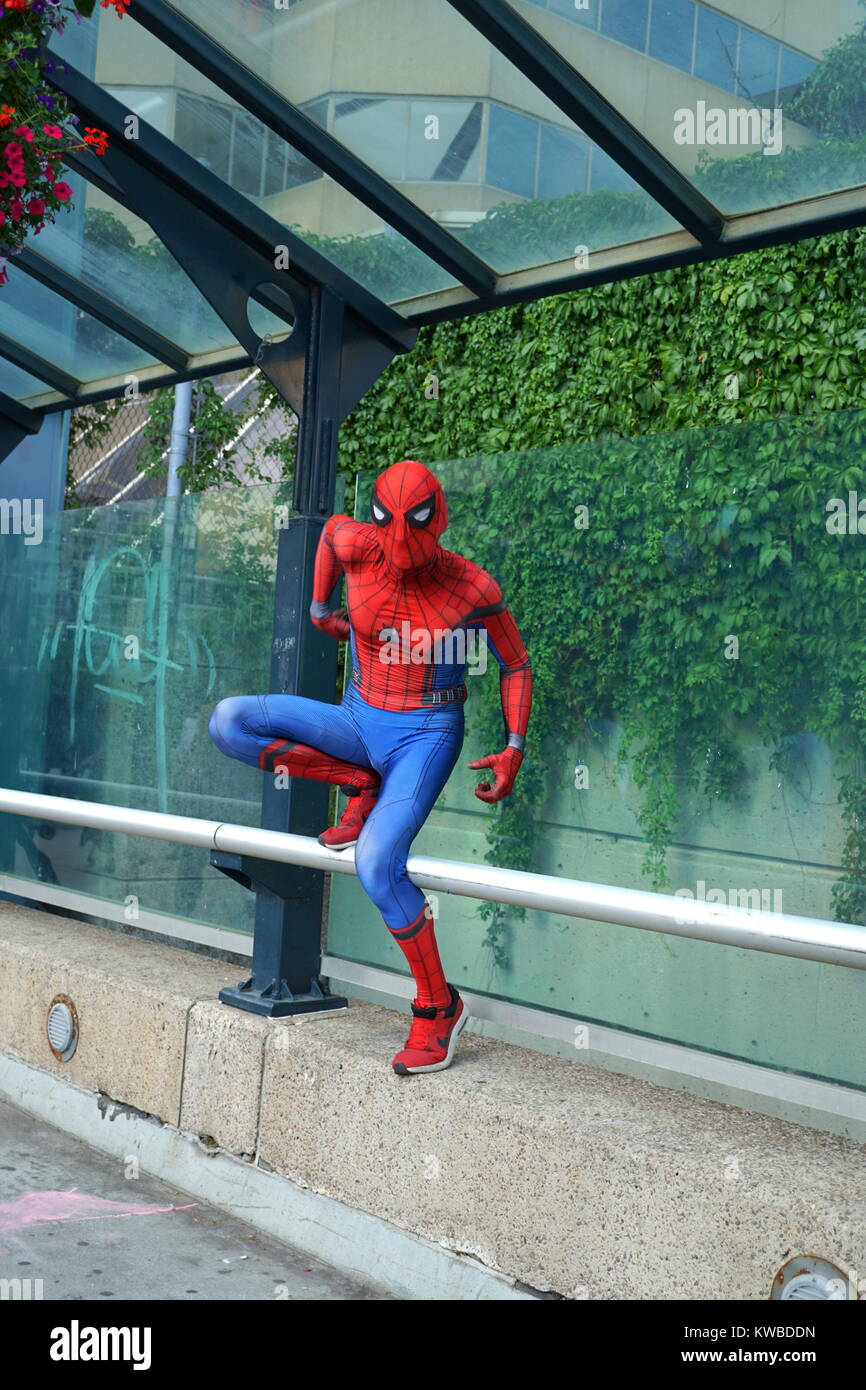 Spider-Man durchführen an den CN Tower Fußgängerweg, Toronto, Ontario, Kanada Stockfoto