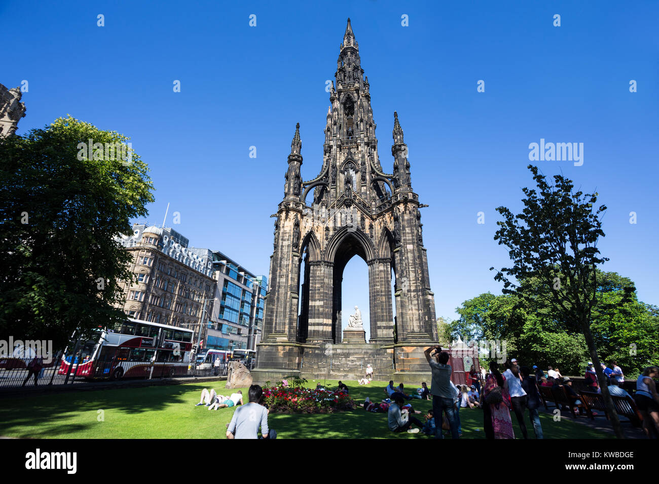 Das Gebäude ist ein Denkmal der schottische Autor Sir Walter Scott. Es steht in der Princes Street Gardens im Stadtzentrum von Edinburgh. Stockfoto