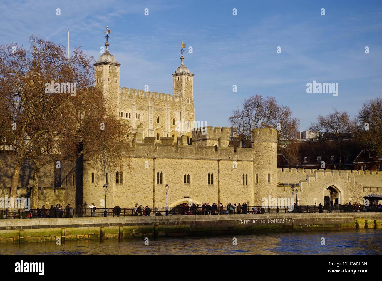 Traitors Gate,Ufer der Themse an einem sonnigen Wintertag. Der Tower von London, London, Großbritannien. Dezember, 2017. Stockfoto