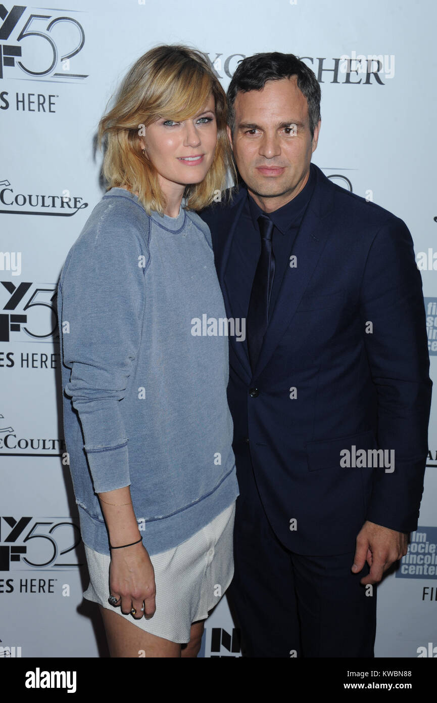 NEW YORK, NY - 10. Oktober: Sunrise Coigney, Mark Ruffalo besucht die 'Foxcatcher 'Premiere während der 52 New York Film Festival in der Alice Tully Hall am 10. Oktober 2014 in New York City. Personen: Sunrise Coigney, Mark Ruffalo Stockfoto