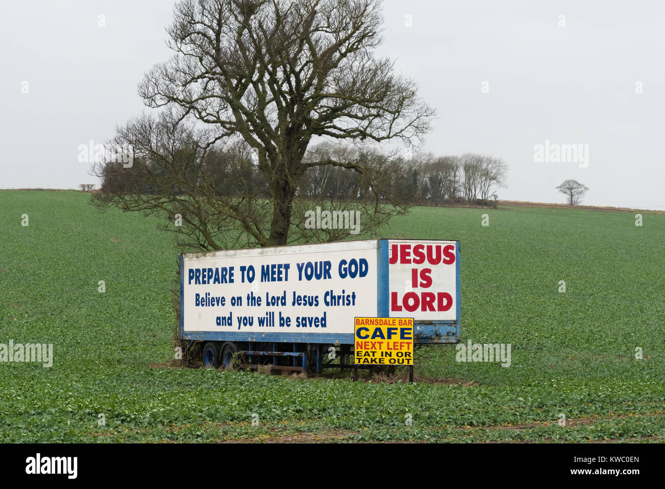 Jesus ist der Herr bereiten Sie Ihren Gott christliche Botschaft auf geparkten LKW Anhänger auf der Autobahn A1 in der Nähe des Pontefract, UK Treffen Stockfoto