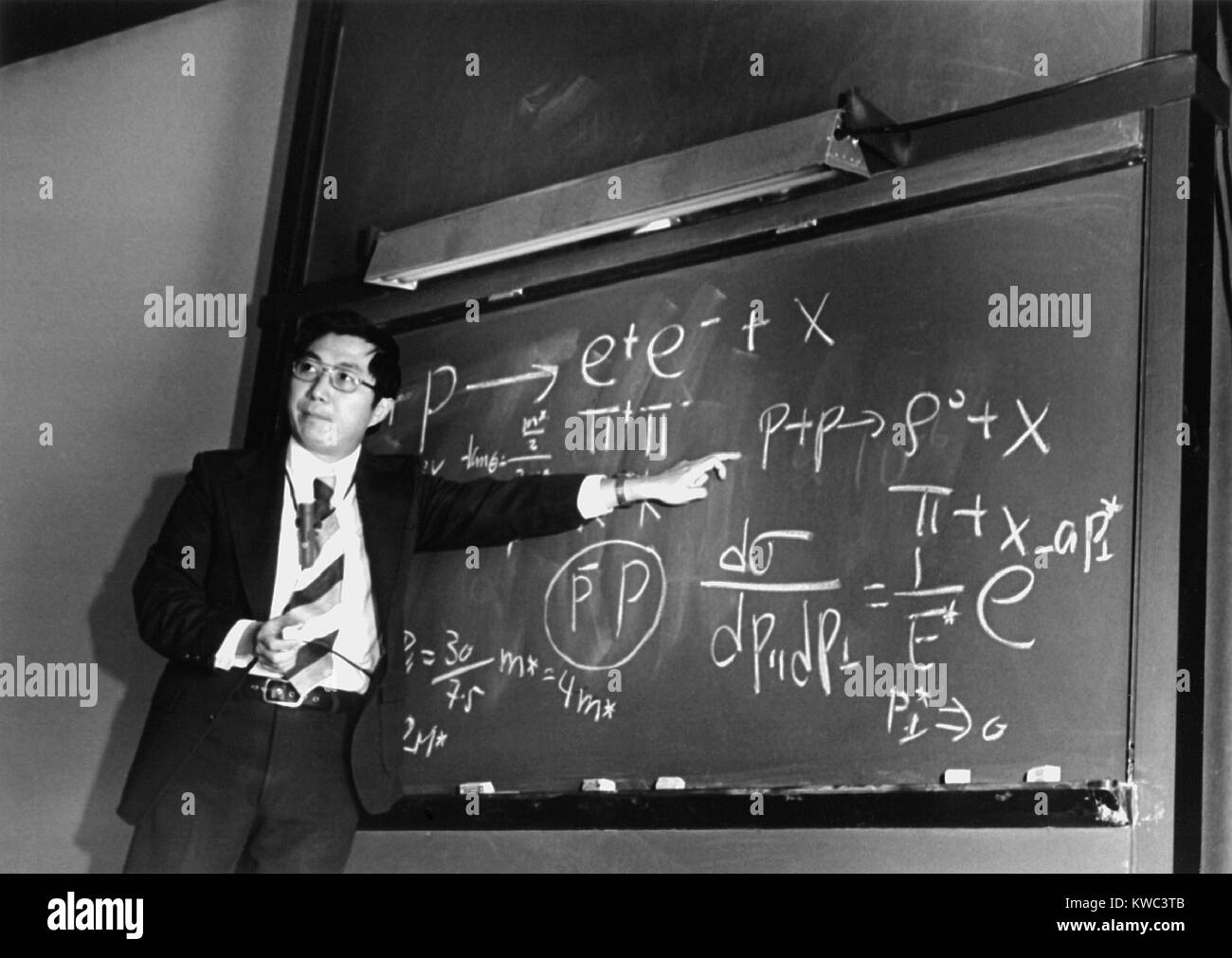 Dr. Samuel Chao Chung Ting, Nobelpreisträger in Physik 1976 mit Burton Richter. Erforschung der Hochenergiephysik, entdeckten sie das J/? (J/Psi) subatomare Teilchen. (BSLOC 2015 14 187) Stockfoto