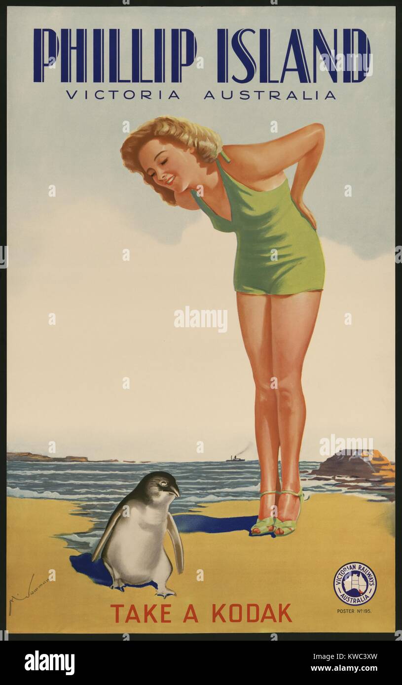 Phillip Island, Victoria, Australien. Eine Kodak. 1930 Plakat für Victorian Railways Australien einer badenixe an einem Strand mit einem Pinguin reisen. (BSLOC 2015 14 209) Stockfoto