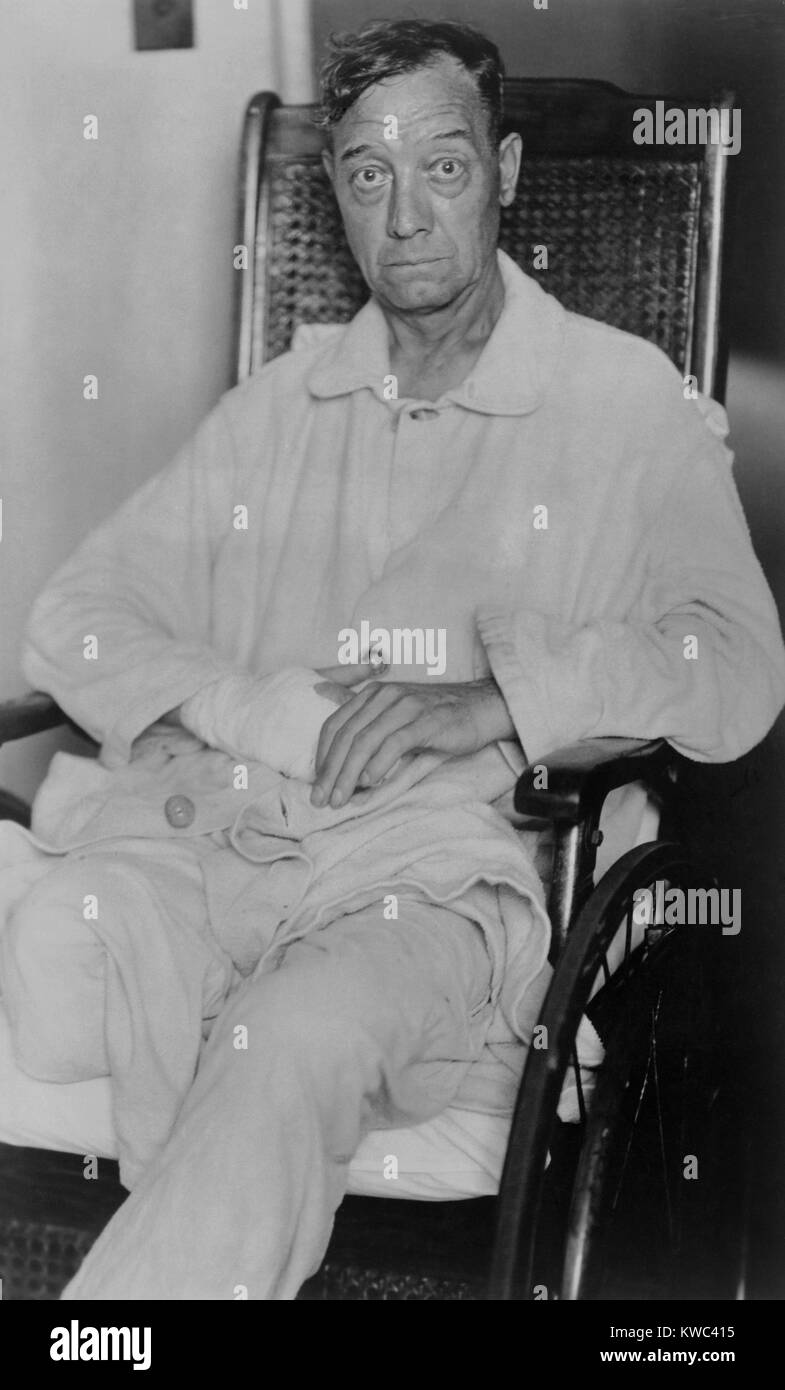 Deaktiviert amerikanische Welt Krieg 1 Veteran im Rollstuhl, Ca. 1931. Seine rechte Hand ist bandagiert und sein rechtes Bein ist oberhalb des Knies amputiert werden. Edward Hines Memorial Hospital in Chicago, Illinois. (BSLOC 2015 14 231) Stockfoto
