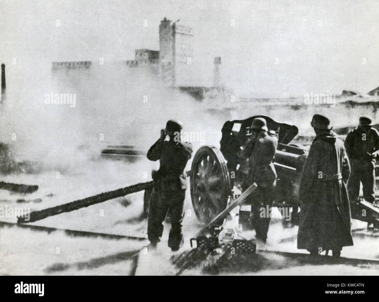 Deutsche Artillerie in Stalingrad 1942. Die Rote Armee gegen den mit 'angegriffen Operation Uranus", im November 1942, schließlich in der Umgebung des NS 6. Armee, die am Februar 2, 1943 herauszugeben. (BSLOC 2015 13 109) Stockfoto