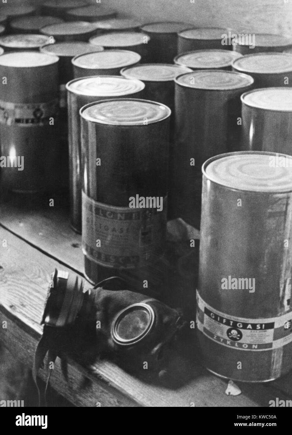 Kanister von Zyklon Pellets in den Gaskammern der Konzentrationslager Majdanek in Lublin/verwendet. Zwei der Camps drei Gaskammern die erweiterten tödliche Gas verwendet. (BSLOC 2015 13 2) Stockfoto