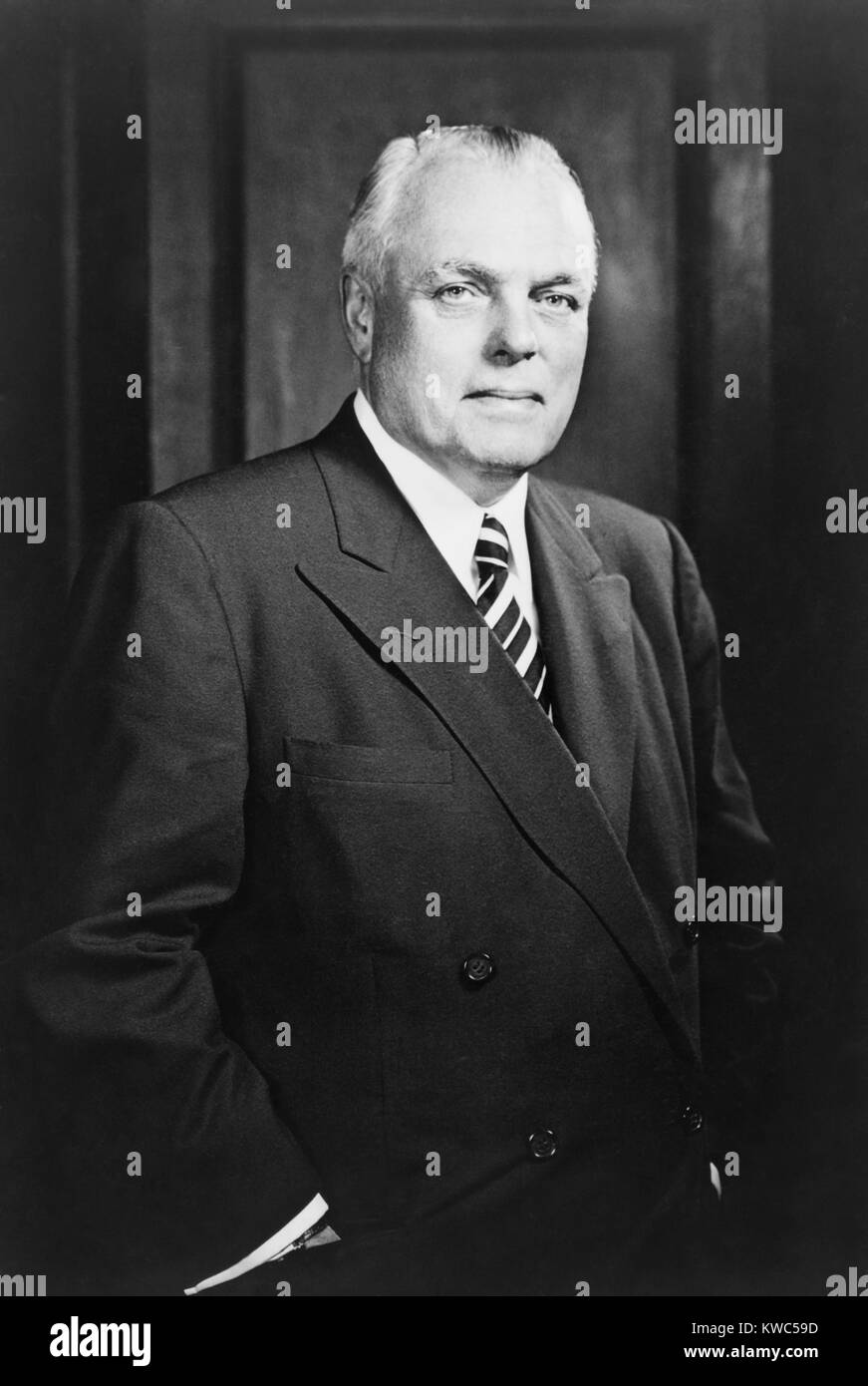 Howard Johnson, Gründer einer amerikanischen Kette von Restaurants und Motels. 1956 Portrait von Fabian Bachrach. Er begann mit einem kleinen Soda Shop in Quincy, Massachusetts 1925. 1935 schuf er die erste moderne Restaurant Franchise, die "HoJo"-Kette. (BSLOC 2015 14 154) Stockfoto