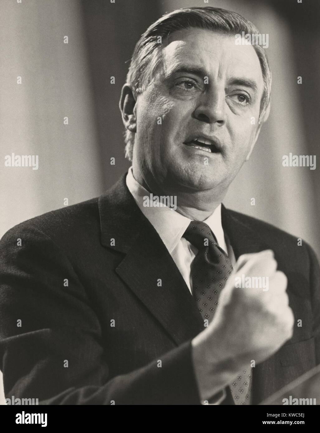 Walter Mondale bei der Democratic National Convention in San Francisco, Juli 16-19, 1984. Der ehemalige Vizepräsident verloren in seiner Herausforderung zu amtierenden Präsidenten Ronald Reagan. (BSLOC 2015 14 73) Stockfoto