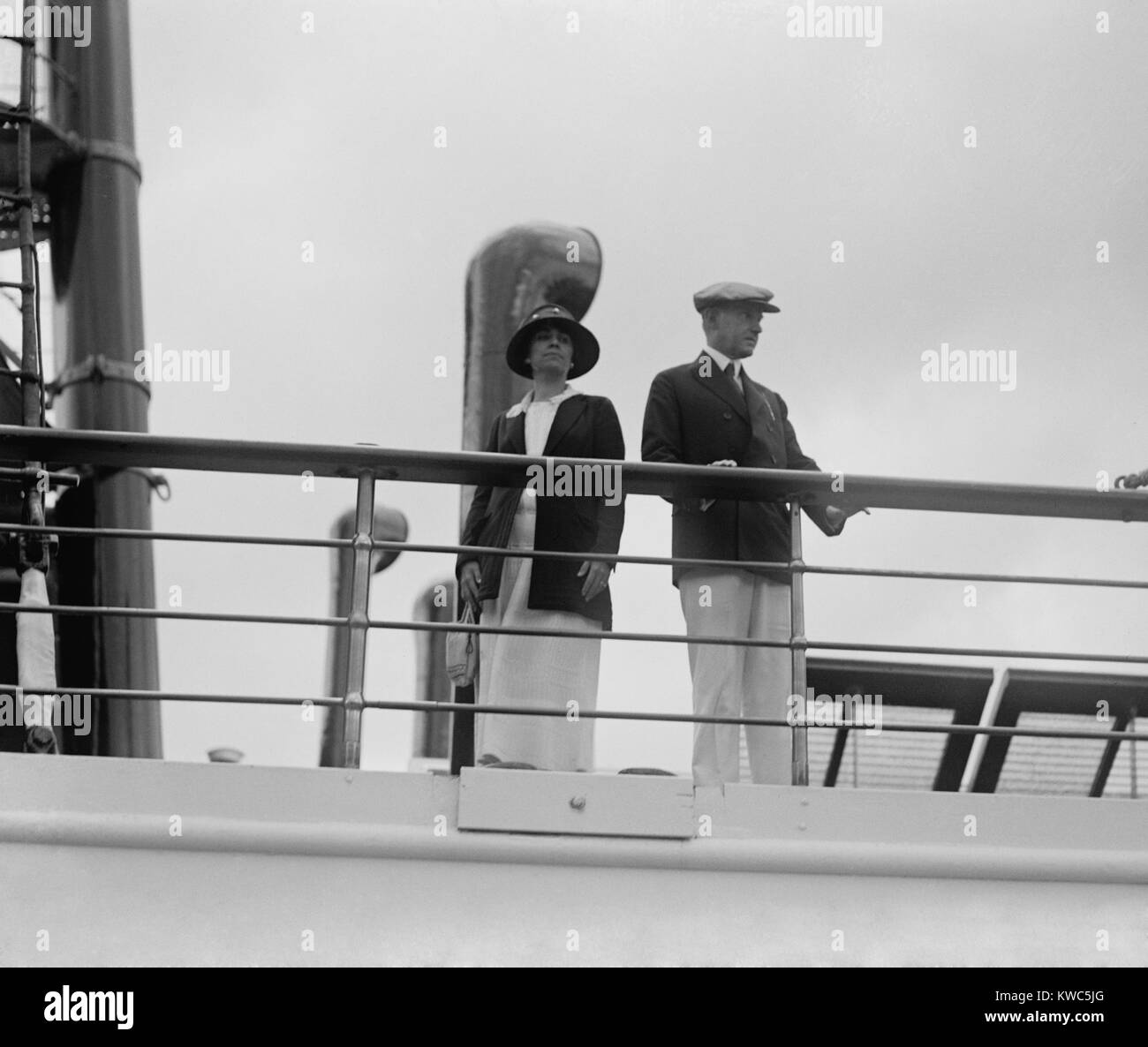 Präsident Calvin Coolidge und First Lady Grace auf die Presidential yacht, Mayflower. Sept. 8, 1923. Mayflower diente als Presidential Yacht von 1904 bis 1929. (BSLOC 2015 15 170) Stockfoto