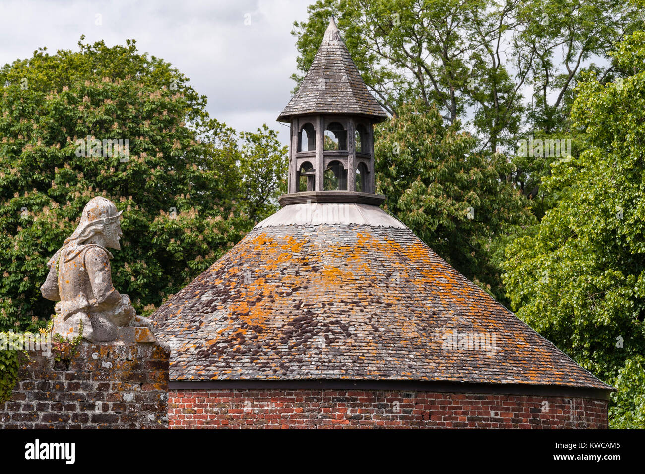 Antony House, Torpoint, Cornwall, UK. Das Dach und die Kuppel des achtzehnten Jahrhunderts Taubenschlag Stockfoto