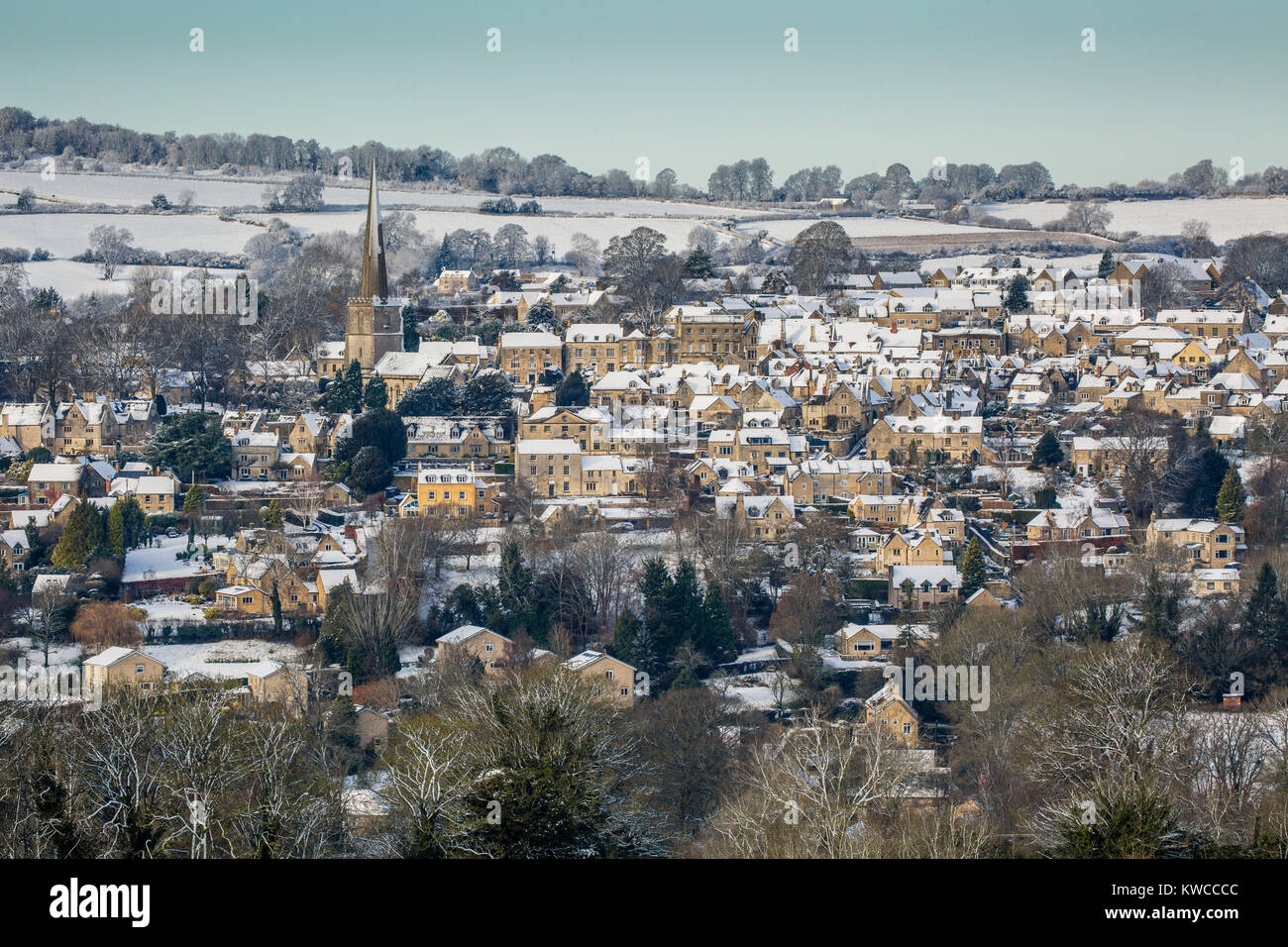 Das malerische Dorf Painswick in den Cotswolds nach einem Schneefall, Gloucestershire, VEREINIGTES KÖNIGREICH Stockfoto