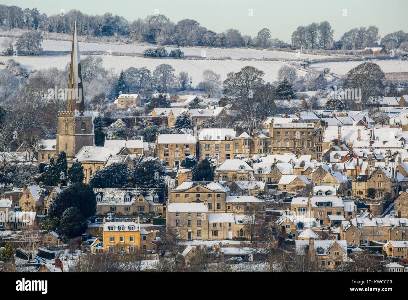 Das malerische Dorf Painswick in den Cotswolds nach einem Schneefall, Gloucestershire, VEREINIGTES KÖNIGREICH Stockfoto