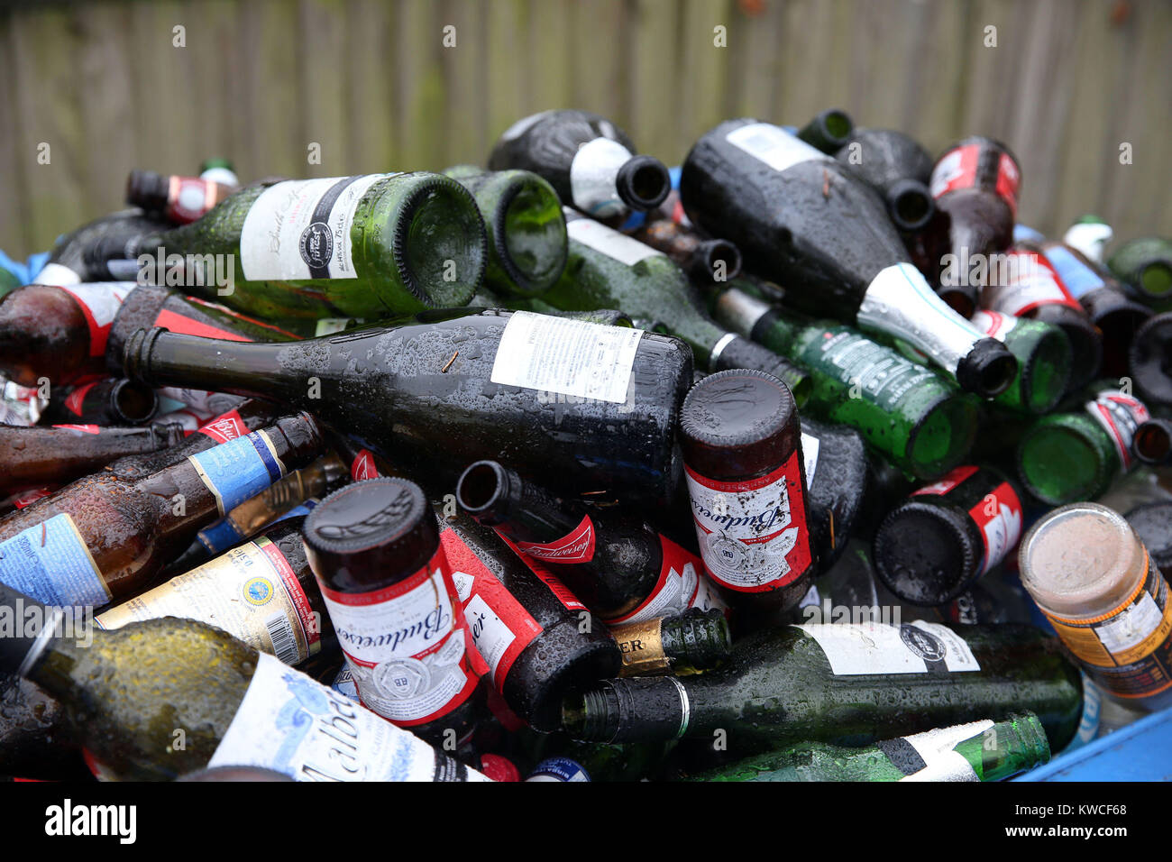 Leere Flaschen Alkohol Stockfotos und -bilder Kaufen - Alamy