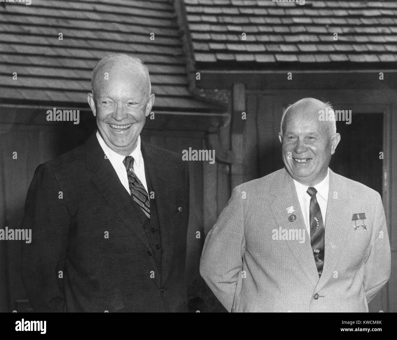 Präsident Dwight Eisenhower und der sowjetische Regierungschef Nikita Chruschtschow, Sept. 25, 1959. Sie waren bei der Präsident Gettysburg Farm nach der Russischen leader US-Tour. - (BSLOC 2014 14 46) Stockfoto