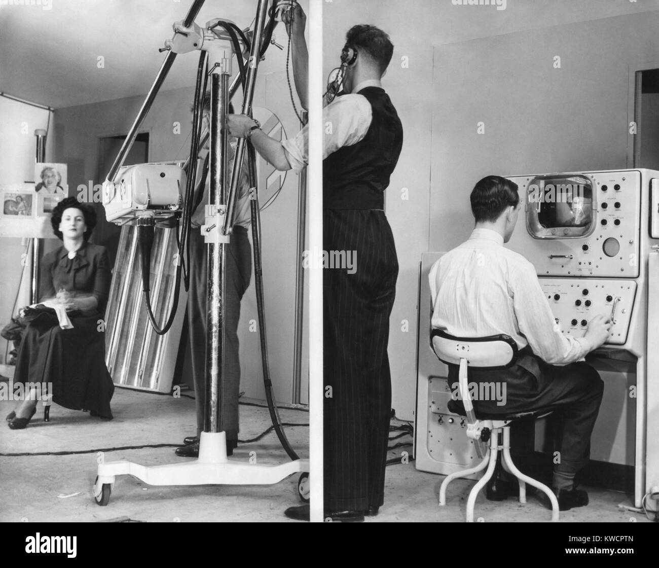 Farb-TV ist auf Radiolympia Ausstellung in London gezeigt. September 1949. Die Methode demonstriert beschäftigt synchronisiert rotierenden Farbfiltern in der Kamera und Empfänger (rechts) mit 50 Bildern pro Sekunde in den drei Grundfarben, die das menschliche Auge in Vollfarbe einfügt. -(BSLOC 2014 17 141) Stockfoto