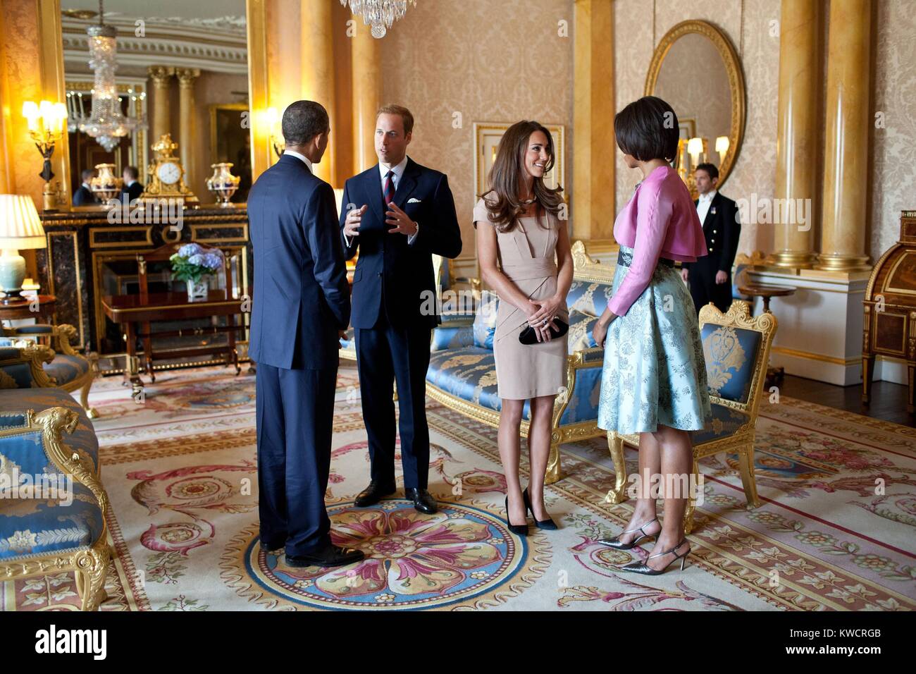 Präsident Barack Obama und der First Lady Michelle Obama mit der Herzog und die Herzogin von Cambridge. In der 1844 Zimmer im Buckingham Palace in London, England, 24. Mai 2011. (BSLOC 2015 3 224) Stockfoto