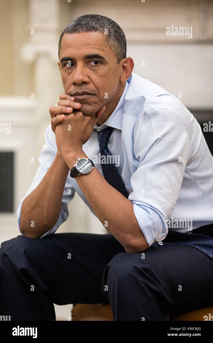 Präsident Barack Obama Treffen mit senior Berater. Samstag, 29. Dezember 2012. (BSLOC 2015 3 5) Stockfoto