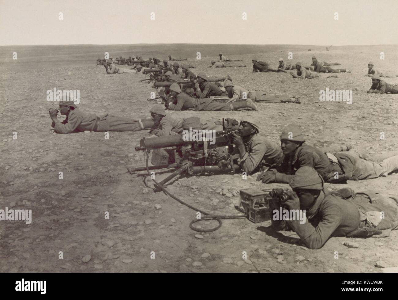 Weltkrieg 1 im Nahen Osten. Türkische machine gun Corps el Sheria auf der Ottomane defensive Gaza-Beersheba Linie erzählen. 1917. (BSLOC 2013 1 62) Stockfoto