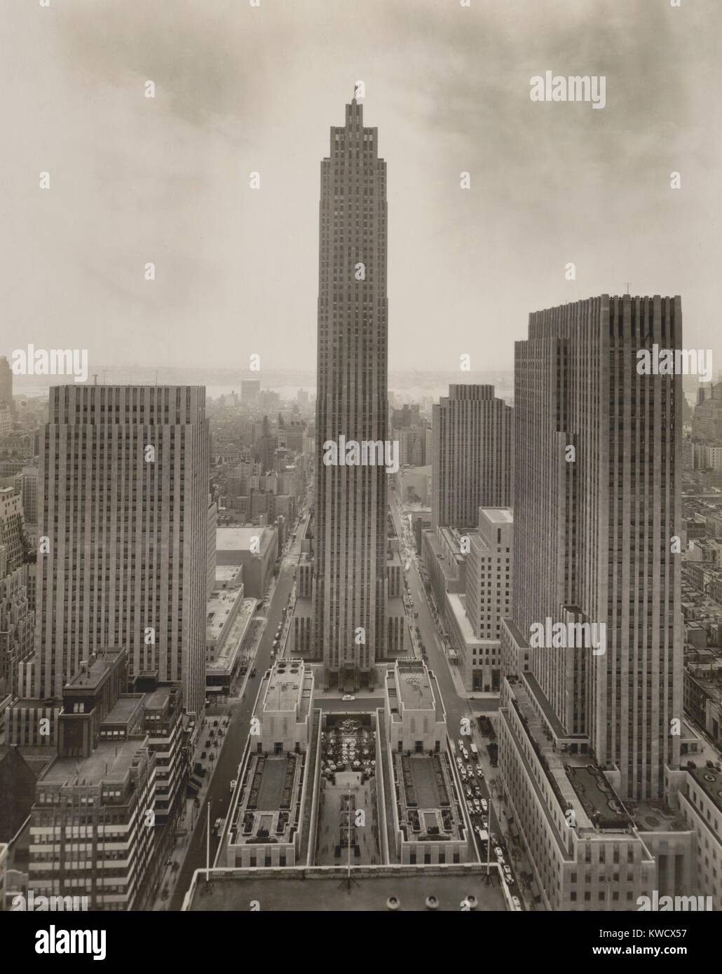 RCA-Gebäude in Rockefeller Center, New York City, 1939. Foto von Irving Underhill (BSLOC 2017 2 178) Stockfoto