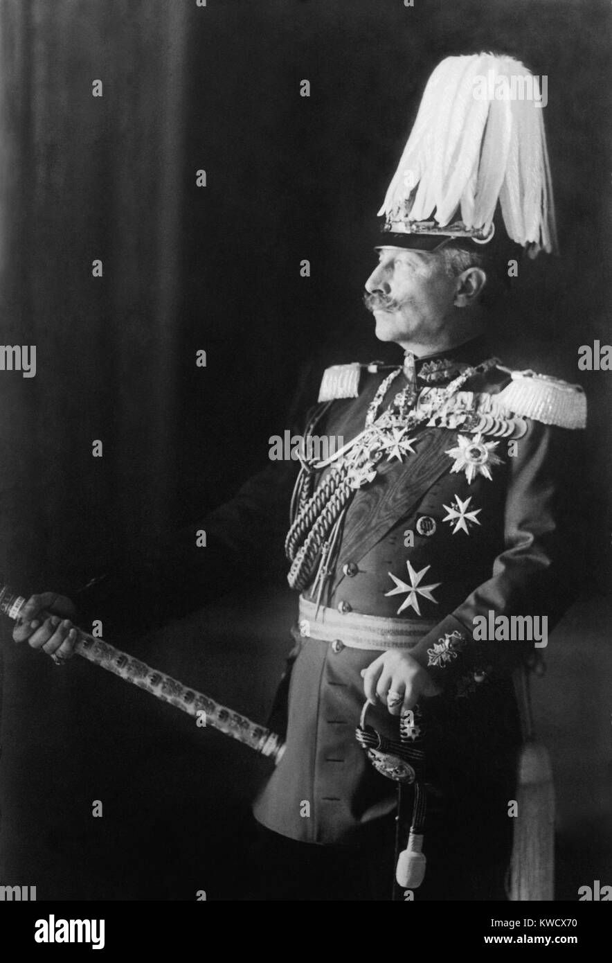 Kaiser Wilhelm II. von Deutschland, C. 1918. Nach dem Zusammenbruch der deutschen Armeen, Wilhelm dankte am 9. November 1918. Er ging mit seiner Familie ins Exil in die Niederlande (BSLOC 2017 2 43) Stockfoto