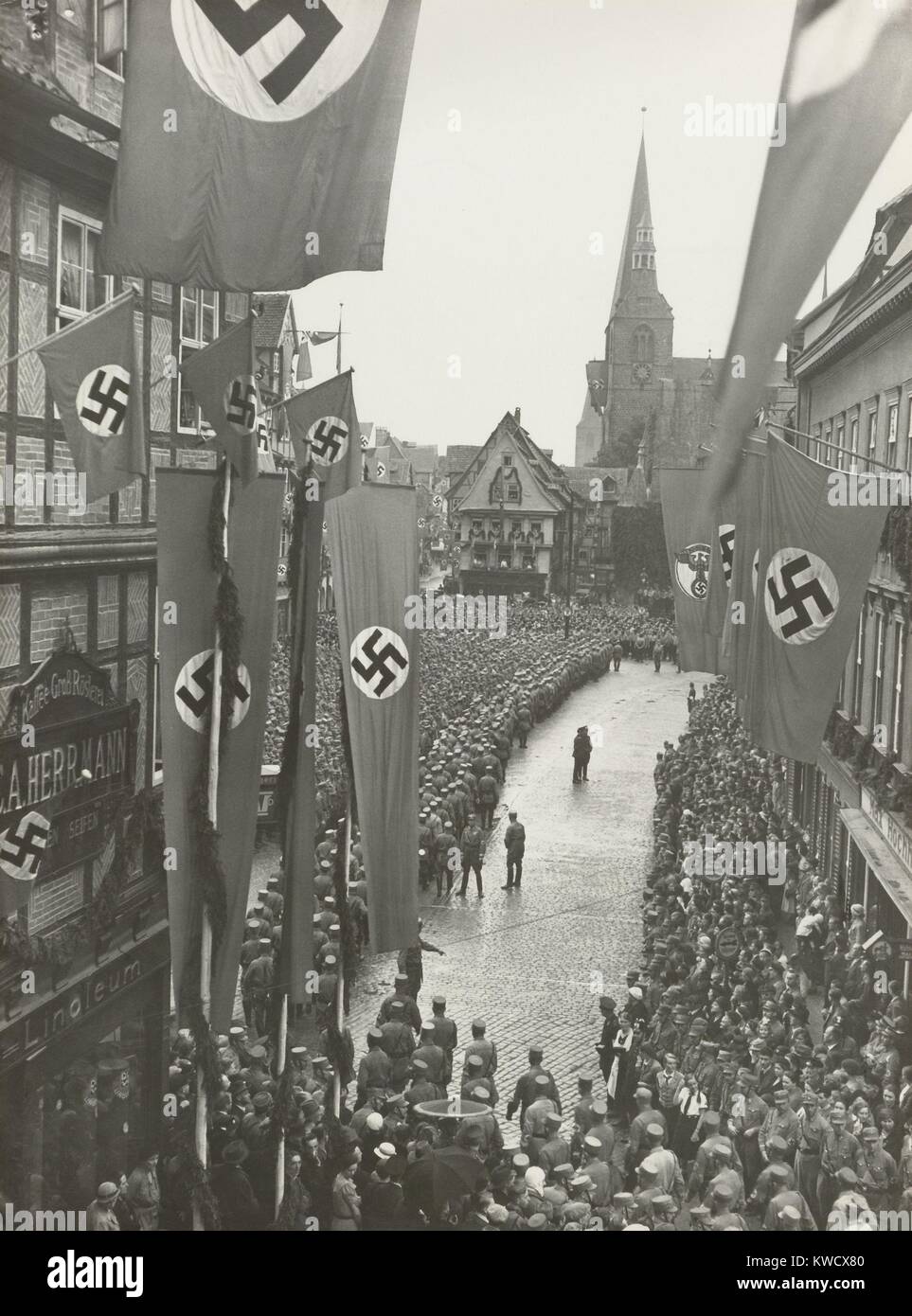 Ns-Feier des 2000. Jahrestages des Deutschen Reiches, 1936. Der 1000. Jahrestag des Todes von Heinrich I. auf dem Marktplatz in Quedlinburg, Deutschland, 2. Juli 1936 (BSLOC 2017 2 68 gefeiert wurde) Stockfoto