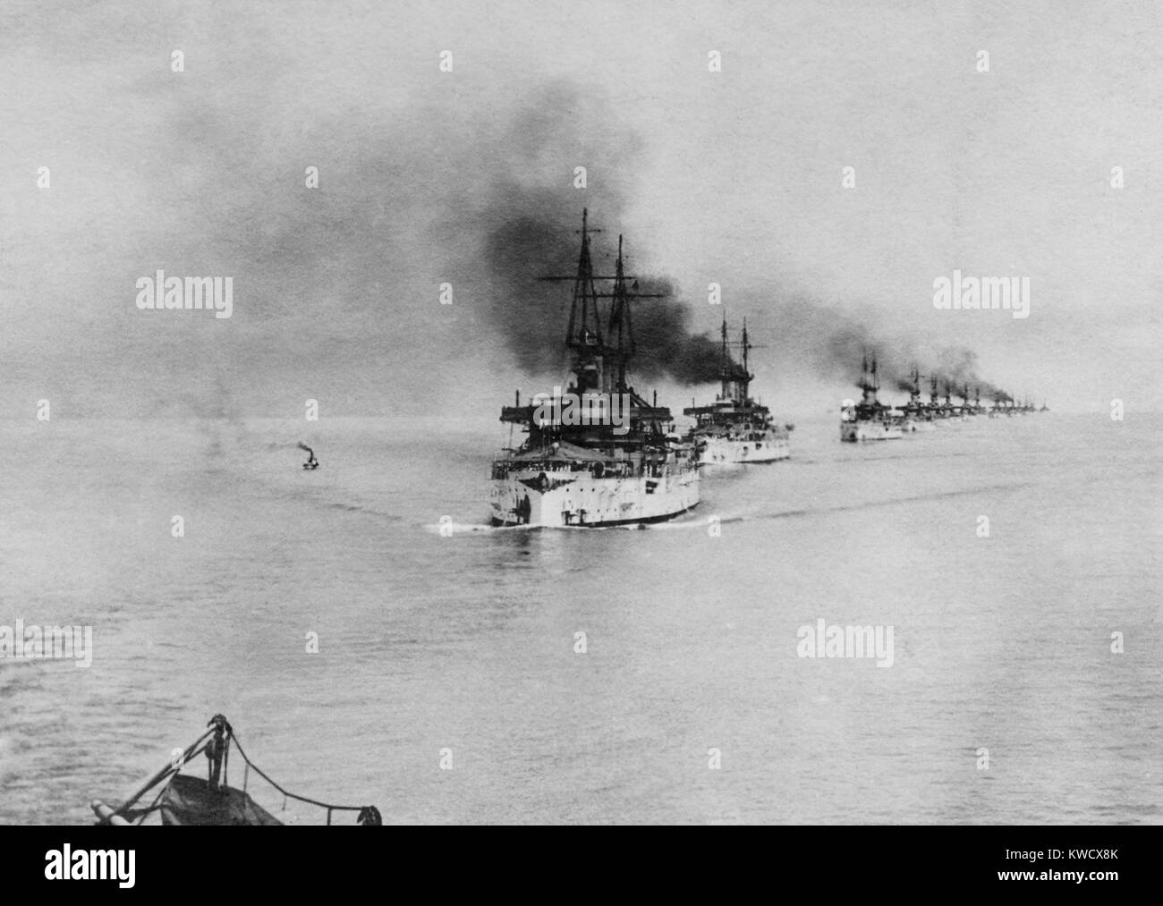 Der große weiße Flotte verlassen San Francisco, Kalifornien, USA, auf dem Weg nach Honolulu, 7. Juli 1908 (BSLOC_2017_2_85) Stockfoto