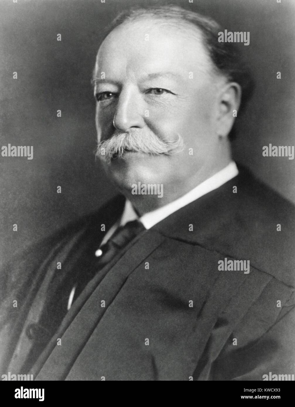 Der ehemalige Präsident William H. Taft, in juristischen Roben als oberster Gerichtshof der Supreme Court, C. 1921 (BSLOC 2017 2 96) Stockfoto