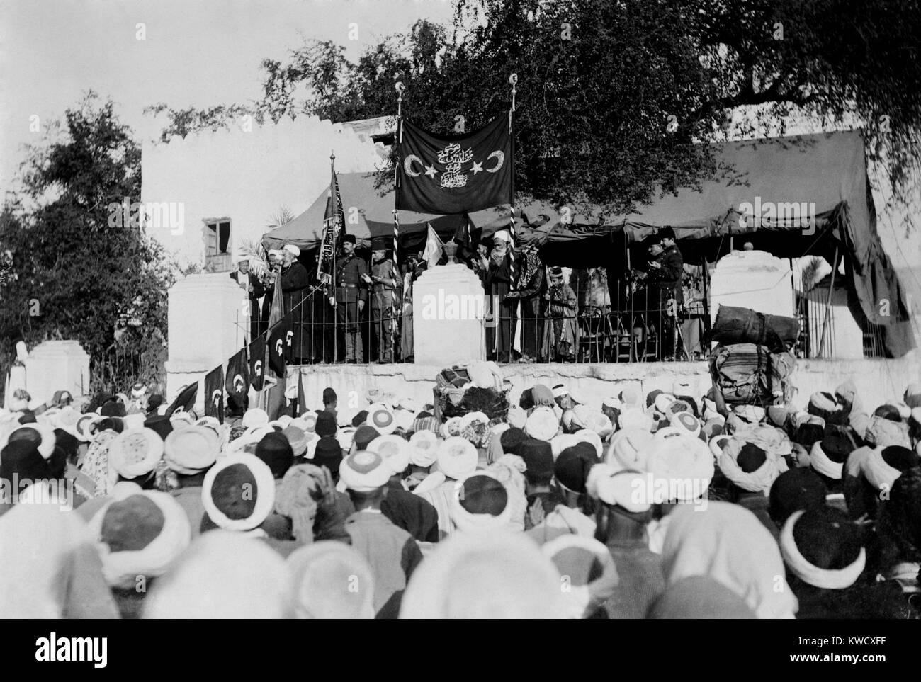 Weltkrieg 1 im Nahen Osten. Sherif von Medina die Verkündigung des Heiligen Krieges. Er verband die Sheil-el-Islam von Istanbul, Versuch, Rallye alle islamischen Menschen zum zentralen Mächte (Österreich, Deutschland, Türkei) gegen die alliierten Nationen der Triple Entente (Frankreich, Großbritannien, Russland). Okt-nov 1914. (BSLOC 2013 1 50) Stockfoto