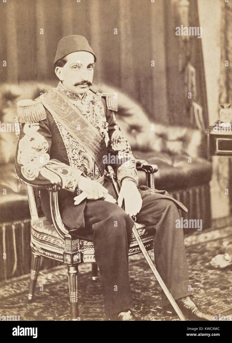 Osmanische Prinz Abdul Hamid, reiste nach Europa, mit seinem Onkel, Sultan Abdul Aziz, 1867. Dieses Portrait wurde im Balmoral Palast durch die Studio Fotografie Unternehmen von William und Daniel Downey (BSLOC 2017 1 101) Stockfoto