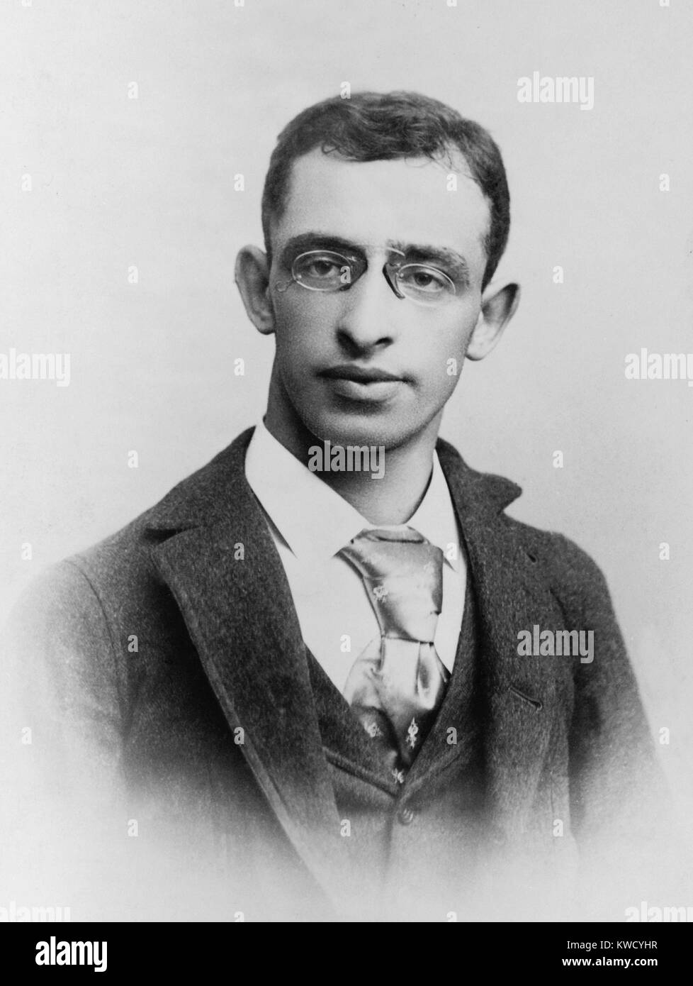 Alexander Berkmans Polizei Porträt, nach seinem versuchten Mord von Heinrich Frick, 24. Juli 1892. Frick überlebte, obwohl er im Kopf und Nacken geschossen wurde. Berkman wurde zu 22 Jahren Haft verurteilt und 1906 auf Bewährung entlassen. Die Arbeiter verursachen im Homestead Streik wurde beschädigt durch die Kranke - werden Berkmans Angriff generiert (BSLOC 2017 2 173) Stockfoto