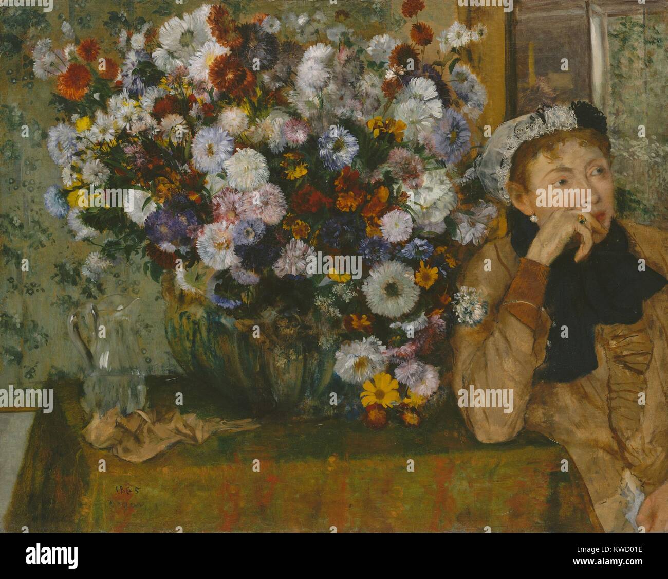 Eine Frau sitzt neben einer Vase mit Blumen, von Edgar Degas, 1865, französischer Impressionisten Öl Malerei. Degas angenommen Impressionistischen bildliche Elemente, wie der sitters 7/8-Platzierung auf der Leinwand und den abgeflachten Raum des großen Blumenarrangement (BSLOC 2017 3 97) Stockfoto