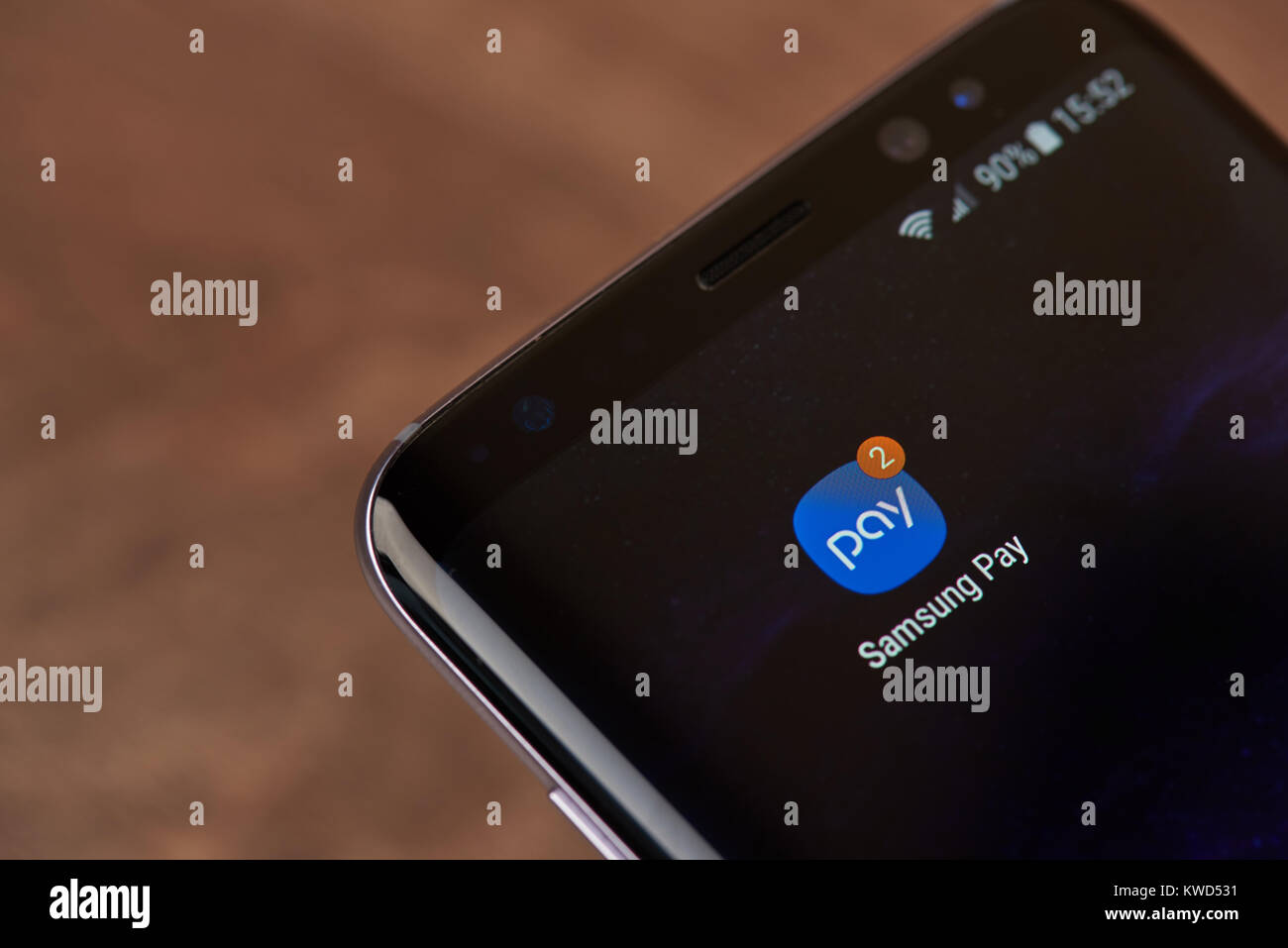 New York, USA - Januar 2, 2018: Samsung pay Symbol auf Bildschirm des Smartphones. Samsung pay Programmsymbol mit Kopie Platz auf dem Bildschirm Stockfoto