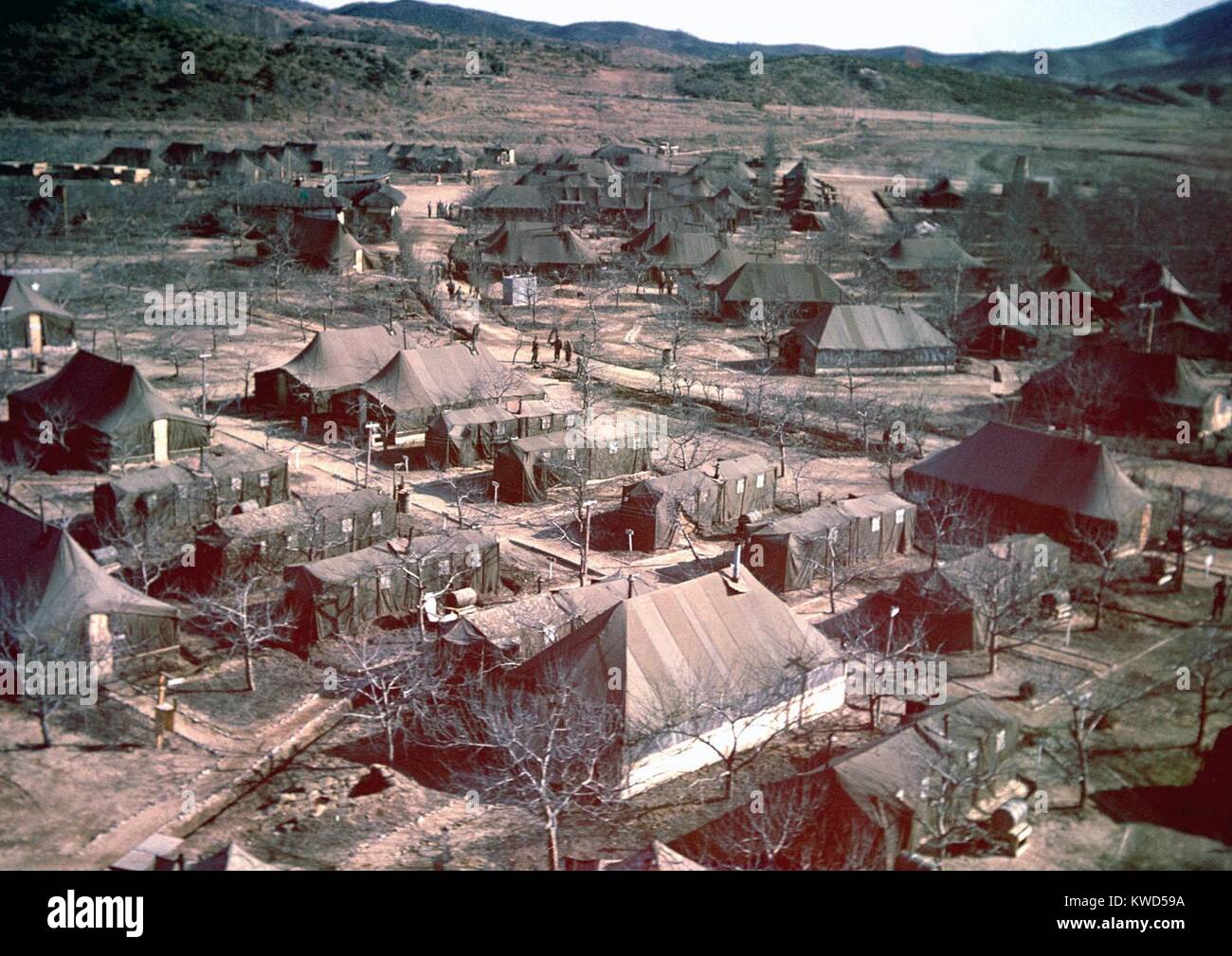 Die Website der Panmunjom militärischen Waffenstillstand Konferenz. Das Foto wurde im März 1952 aufgenommen, und die Einrichtungen waren später verbessert. Koreakrieg, 1950-1953. (BSLOC 2014 11 261) Stockfoto