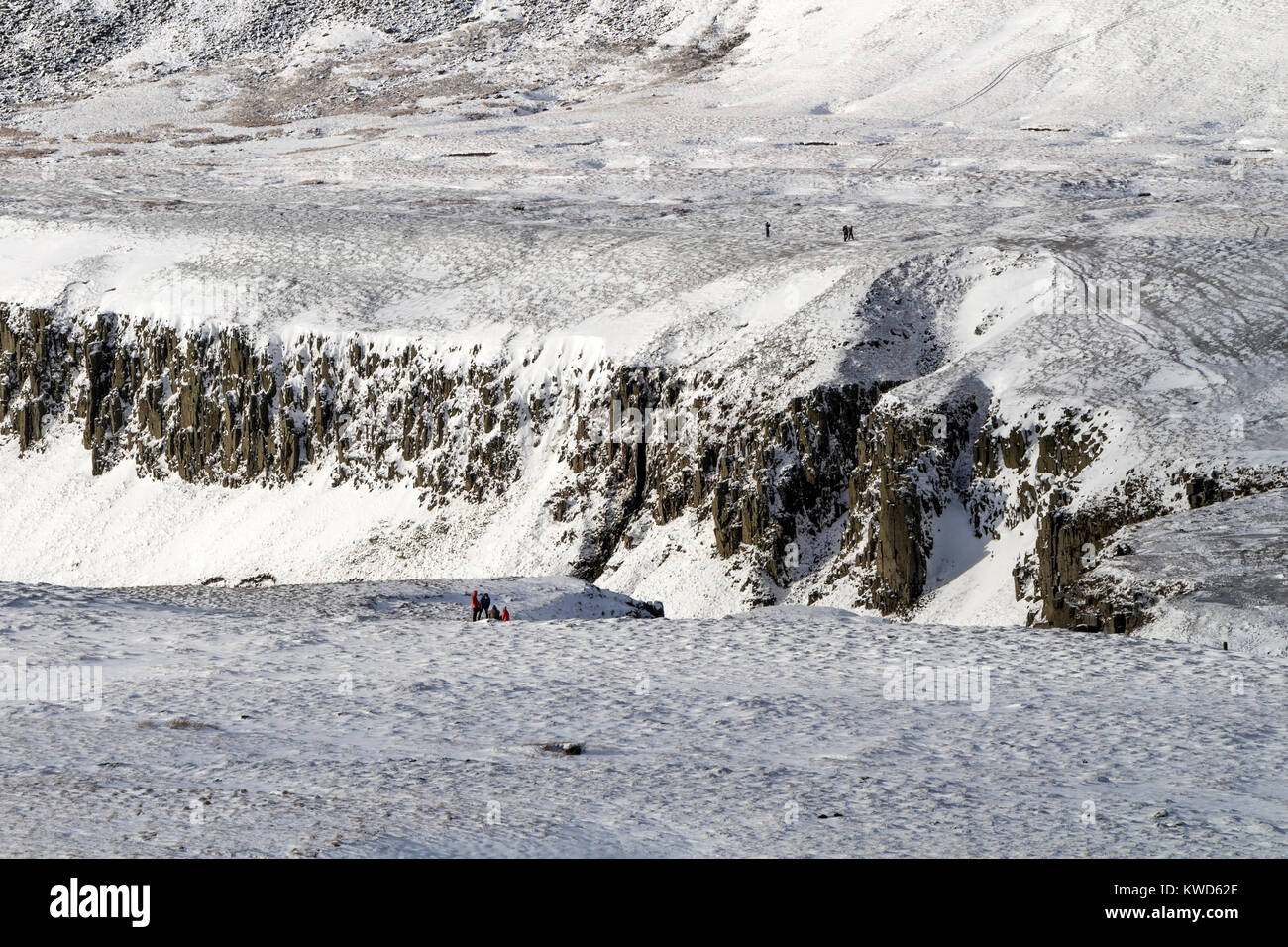 Wanderer bei hohen Cup Nick im Winter, Cumbria, Großbritannien Stockfoto