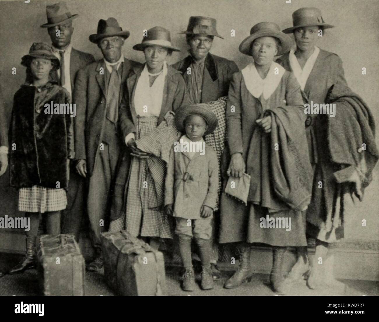 Afrikanische amerikanische Großfamilie in Chicago aus dem ländlichen Süden, Ca. 1920. (BSLOC 2015 16 135) Stockfoto