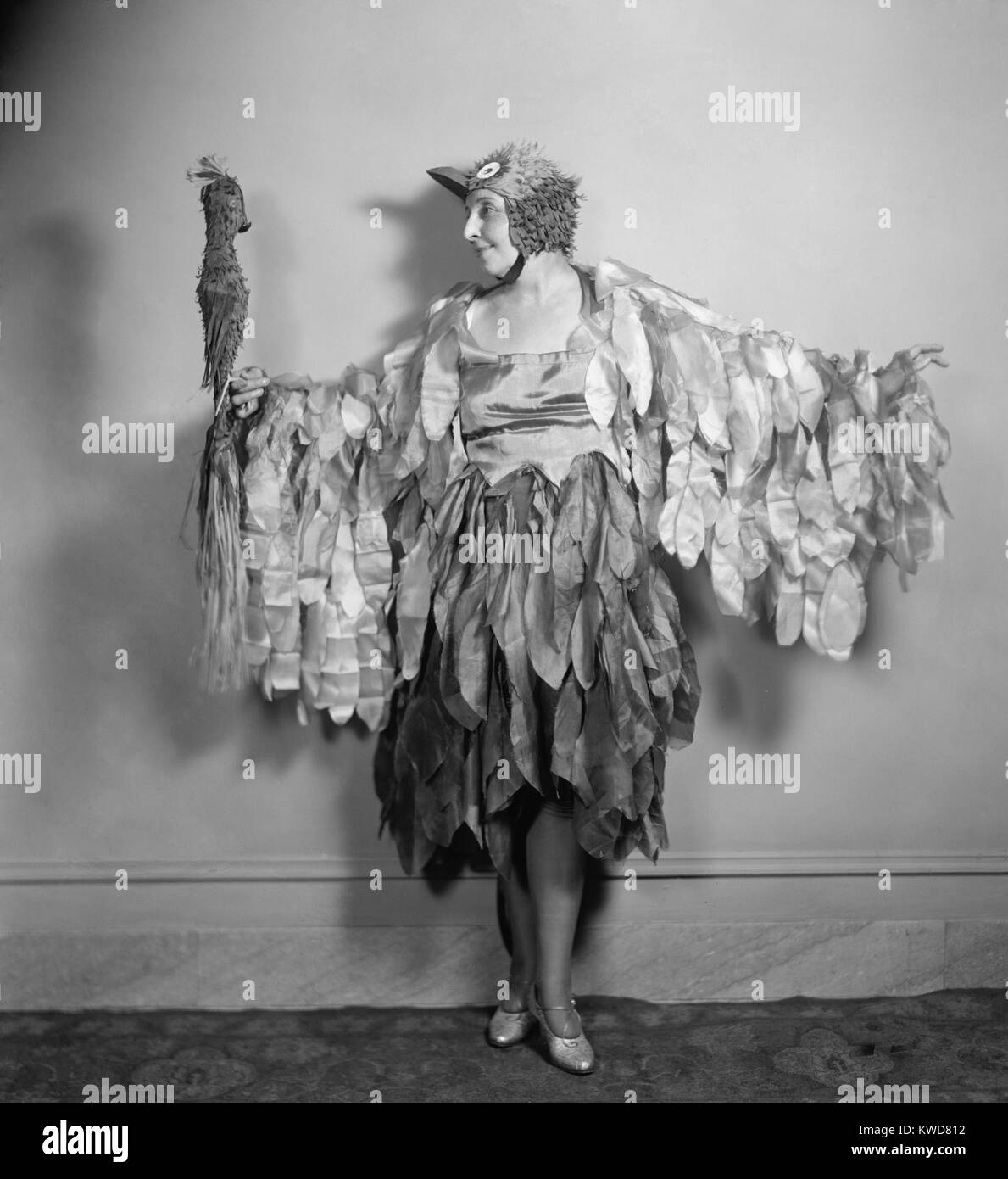 Frauen ist ein fantastischer Vogel Kostüm, Ca. 1925-29. (BSLOC 2015 16 249) Stockfoto