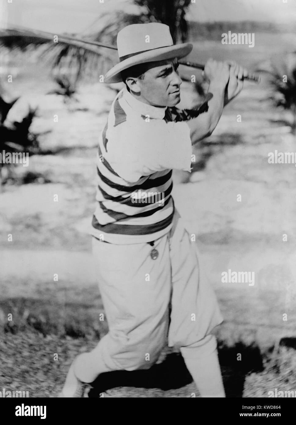 Amerikanischer professioneller Golfspieler Gene Sarazen in Miami, Florida. Die 19-Jährige war genesend von einer Appendektomie. Dez. 1921. (BSLOC 2015 17 116) Stockfoto