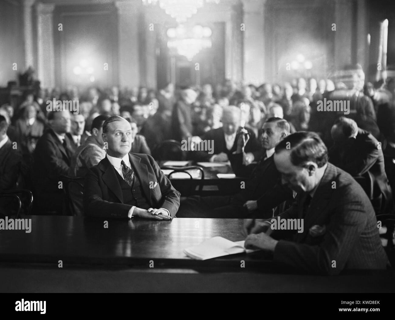 Tex Rickard Zeugnis von dem Senat Untersuchungsausschuss Attorney General Daugherty. Sport Veranstalter Rickard war über Behauptungen, daß Daugherty verschworen zu zeigen das Carpentier-Dempsey kämpfe Filme für 50% der Gewinne in Frage gestellt. März 20, 1924. (BSLOC 2015 17 53) Stockfoto