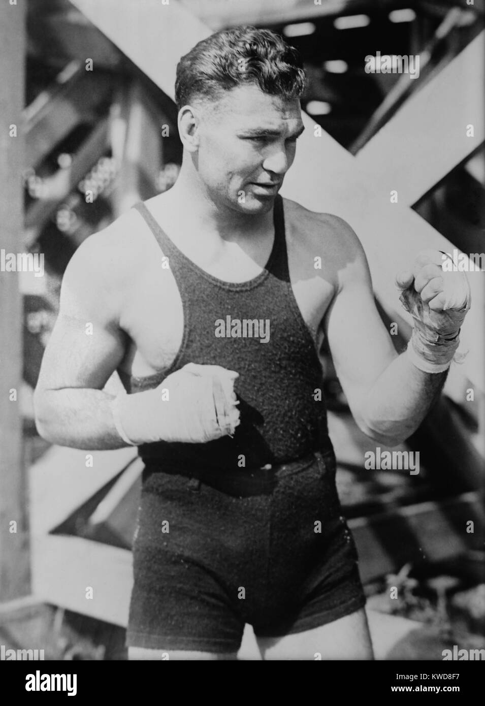 Jack Dempsey, der Welt Boxweltmeister im Schwergewicht von 1919 bis 1926. (BSLOC 2015 17 58) Stockfoto
