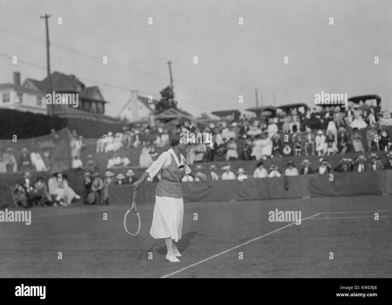 Molla Bjurstedt Norwegische amerikanische Tennisspielerin, Ca. 1920. Nicht identifizierte Match in New York City. (BSLOC_2015_17_91) Stockfoto