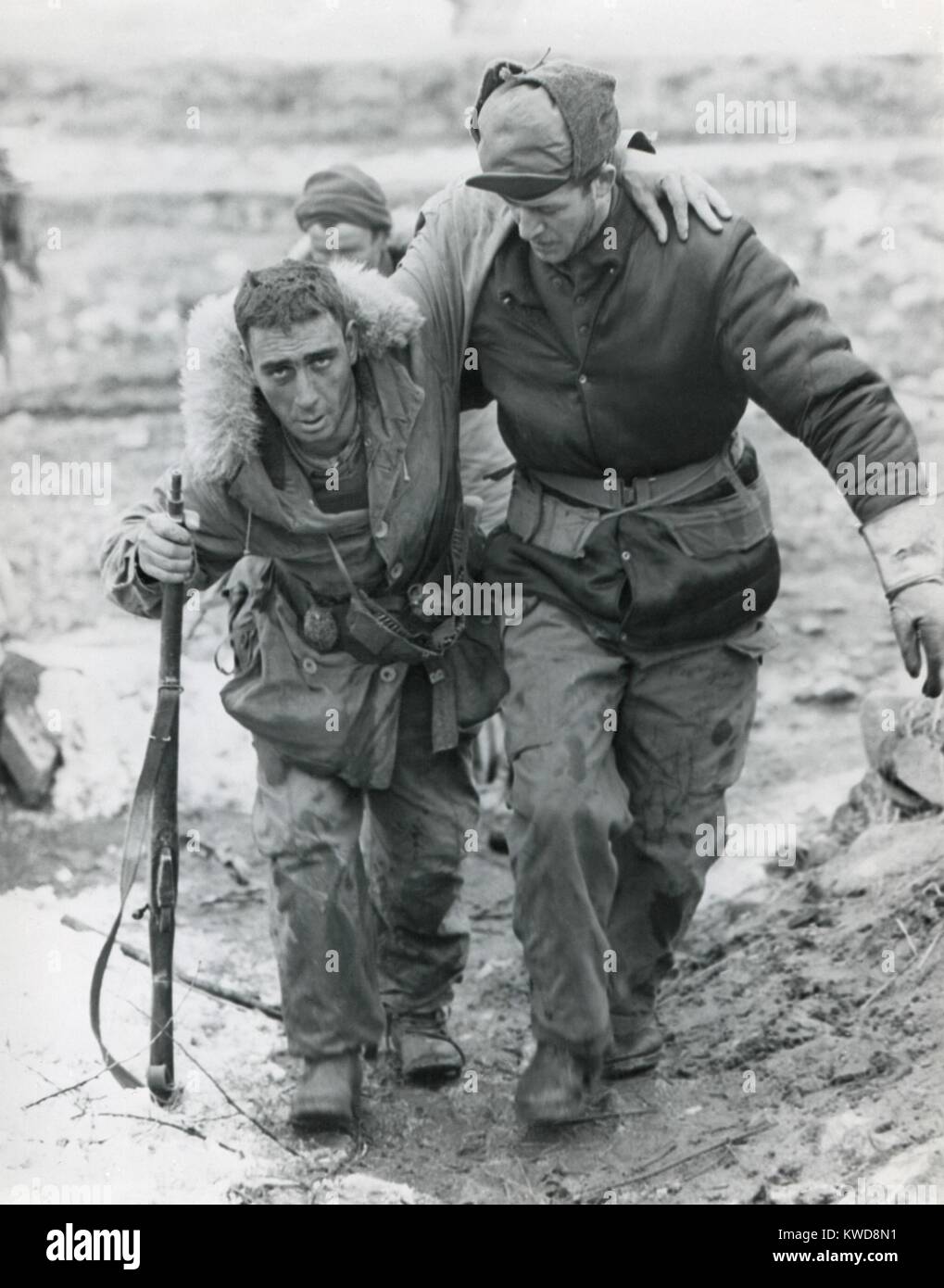 Verhandlungen über einen Waffenstillstand in Panmunjom, Korea, Nord Korea und Vereinten Nationen. Am 17. April 1953, Gespräche wurden auf einem Tisch liegt an der Grenze zwischen Nord- und Südkorea durchgeführt. Die UN-Verhandlungsführer sind auf der linken Seite, Nordkoreanische befinden sich auf der rechten (BSLOC 2016 7 29) Stockfoto