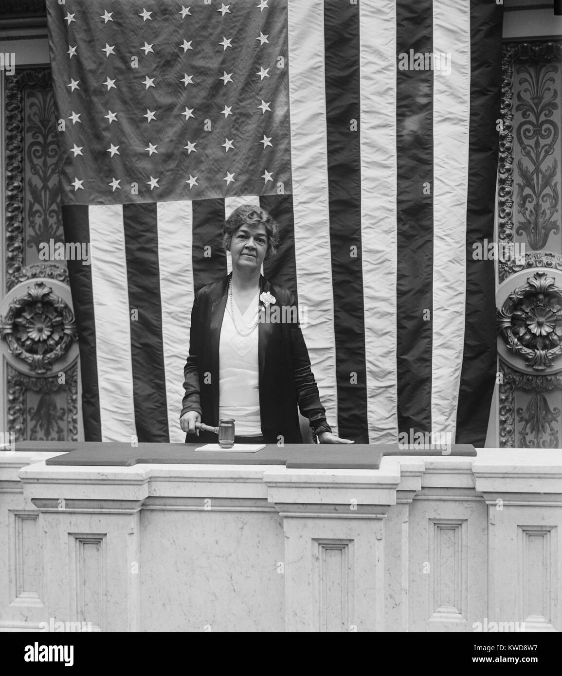 Edith Nourse Rogers, geöffnet und geschlossen für eine 4-minütige Sitzung des Hauses auf Sept. 27, 1929. Sie war republikanische Kongreßabgeordnete aus Massachusetts' 5. Bezirk, und diente 35 Jahre lang, von 1925 bis 1960. (BSLOC 2015 16 199) Stockfoto