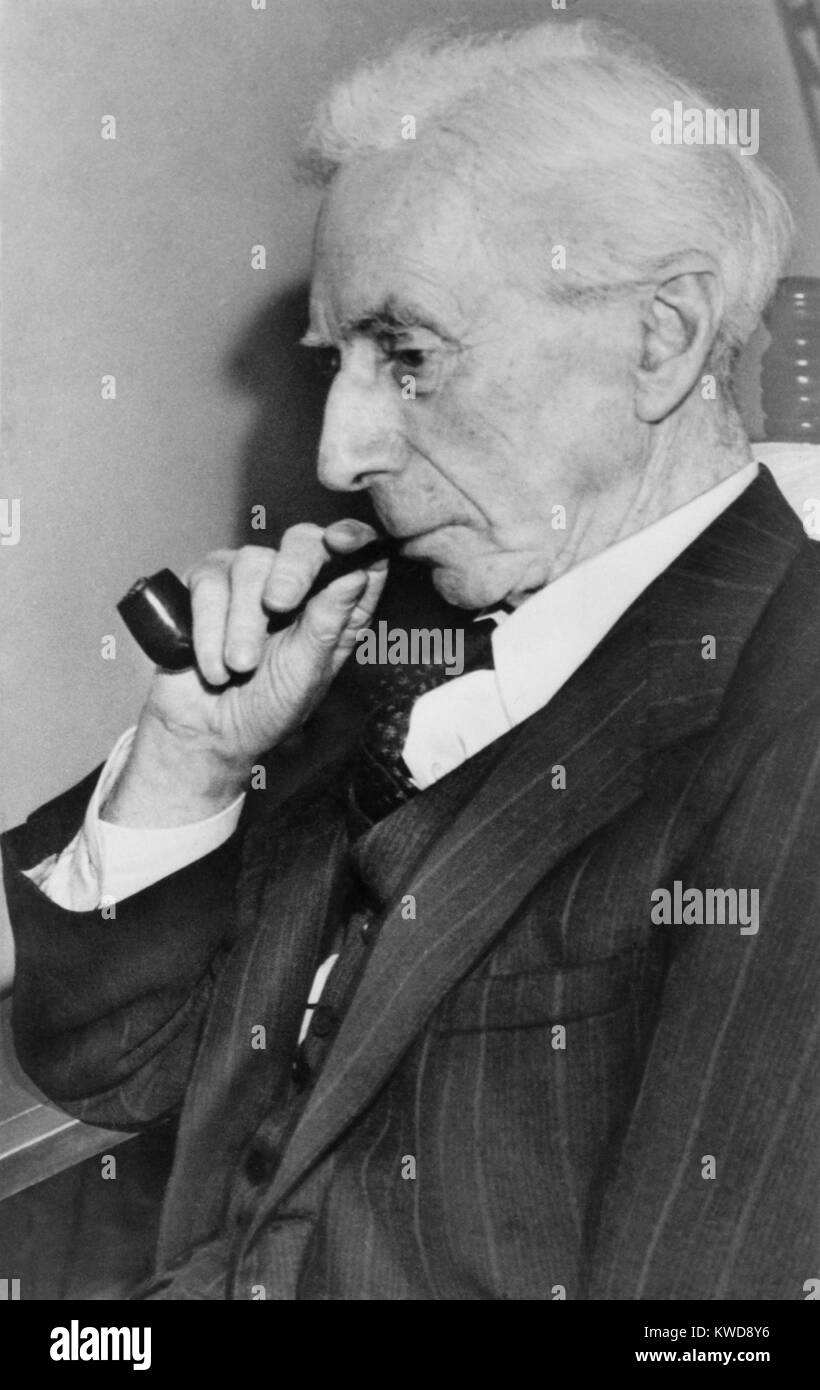 Bertrand Russell, britischer Philosoph, Historiker, Kritiker, sozialer und politischer Aktivist, C. 1940. Er war Pazifist während des Zweiten Weltkrieges 1 und behielt eine überparteiliche kritische Haltung gegenüber 20. Jahrhundert Kriege und politische Repression (BSLOC 2016 8 151) Stockfoto