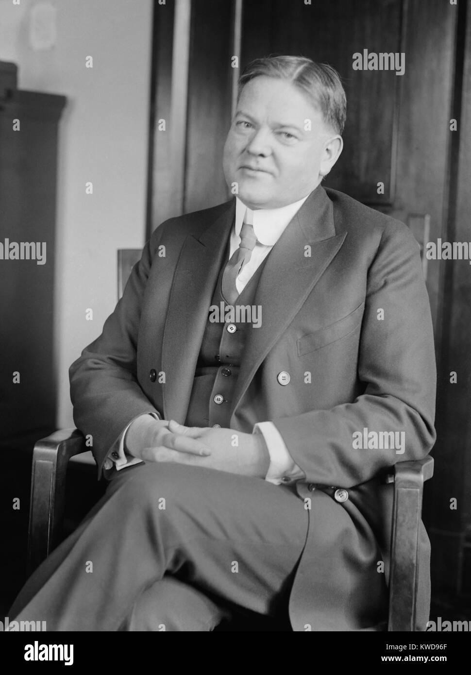 Herbert Hoover im Jahr 1921, als Sekretär des Handels für Republikanische Präsident Warren Harding. Hoover lief für Präsident in den 1920er Kalifornien republikanischen Primär, aber wurde von Senator Hiram Johnson geschlagen. (BSLOC 2015 16 49) Stockfoto