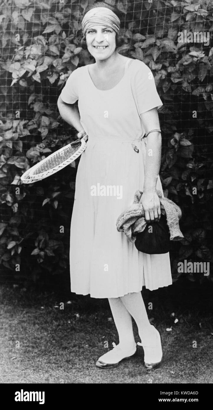 Susanne Lenglen, französische Tennisspielerin der 20er Jahre. Sie dominierten Tennis: Amateur Frauen vom Ende des ersten Weltkrieges bis 1926, als sie professionelle gedreht. (BSLOC 2015 17 99) Stockfoto