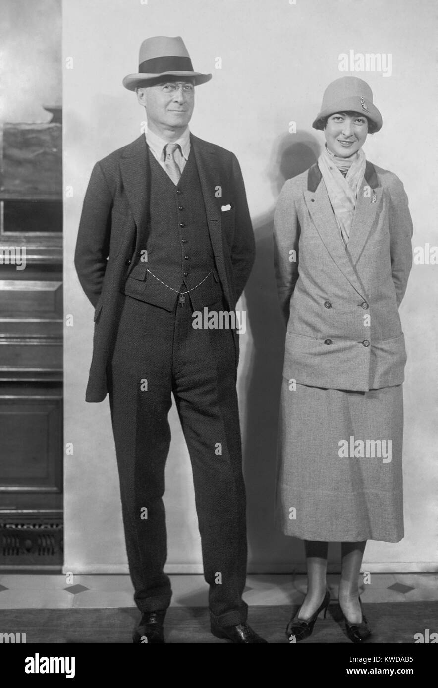 Bernard Baruch und seine Tochter Renee Baruch, in den 1920er Jahren. Baruch, der Sohn eines jüdischen Arztes aus South Carolina und machte sein Vermögen an der Wall Street von 1895 bis 1920 (BSLOC 2016 8 15) Stockfoto