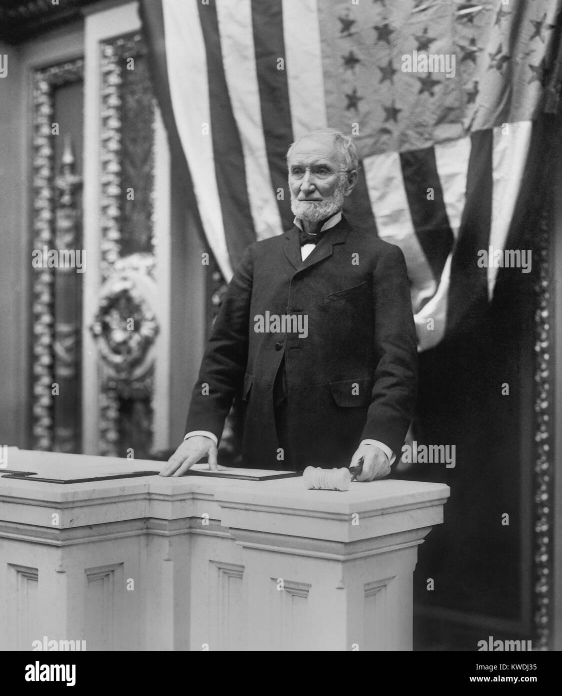 Joseph Kanone, der republikanische Sprecher des Hauses von 1903 bis 1911. Er steht im Haus der Vertreter Lautsprecher Rednerpult (BSLOC 2017 8 86) Stockfoto