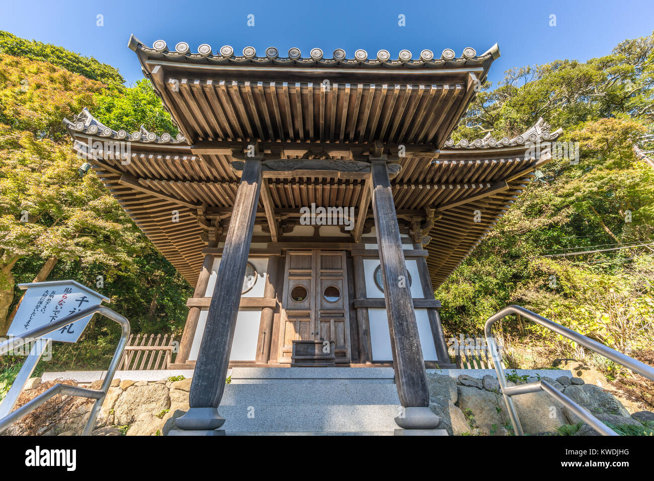 Futtsu-shi, Präfektur Chiba, Japan - 21. November 2017: Nihon-ji Tempel Daikoku-do Hall Daikokuten gewidmet, dem Gott des Reichtums. In der Einfassung Nok entfernt Stockfoto